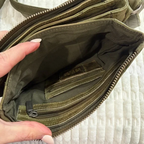 BNWOT Latico Olive Leather Crossbody Bag - Picture 4 of 6